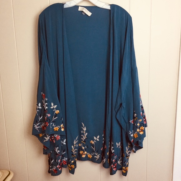 A Beautiful soul embroidered kimono/duster plus 2X - Picture 9 of 15